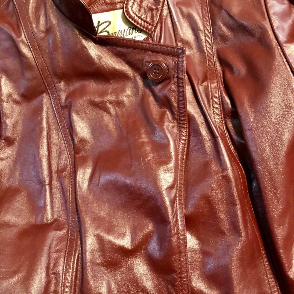 Berman’s leather fitted jacket. Removable belt.